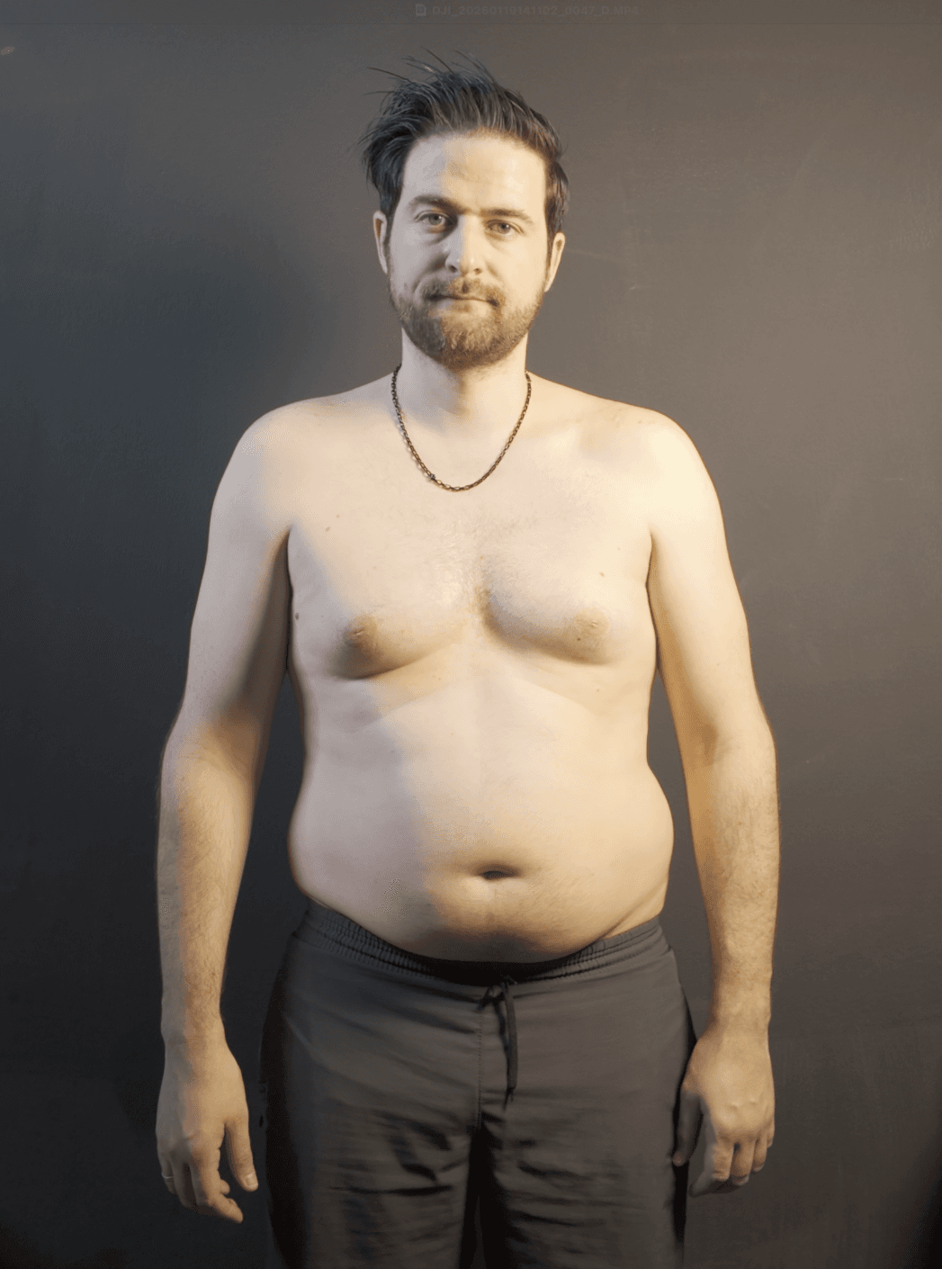 Tibo at the start of the challenge: 91 kg, before the build